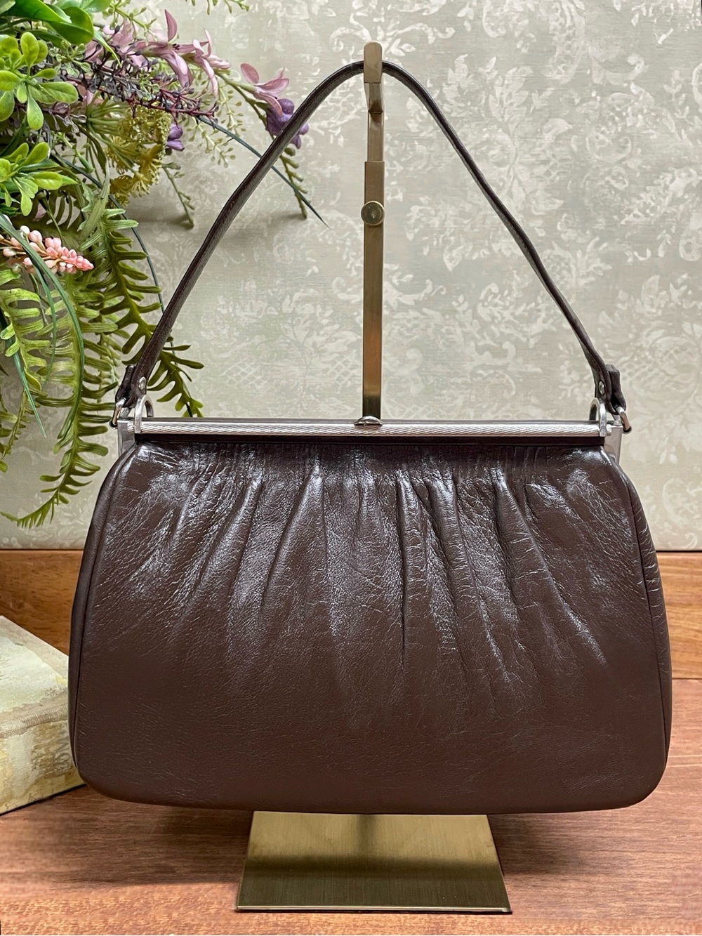 Vintage 50s ETRA Brown Leather Pleated Frame Handbag Classic Top Handle